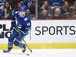 Elias Pettersson hjælper holdet med at vinde
